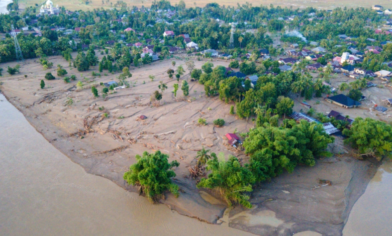 فيضانات آسيا المدمرة: 900 قتيل ومئات المفقودين في إندونيسيا وتايلاند