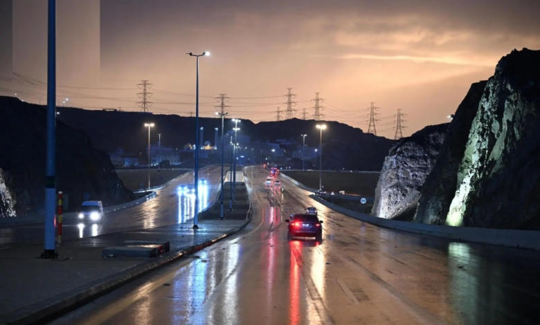 طقس السعودية اليوم: أمطار مكة وضباب الشرقية وتحذيرات الأرصاد