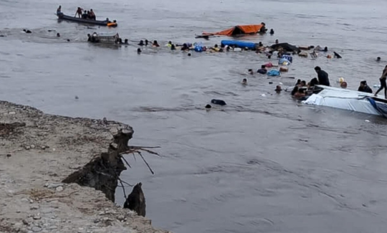 انهيار أرضي في البيرو: 12 قتيلاً و30 مفقوداً في الأمازون