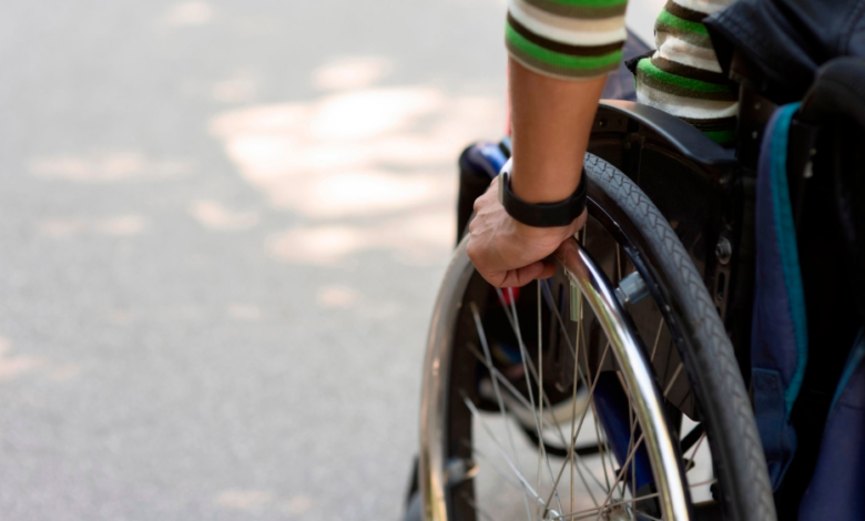 8 قرارات لتمكين ذوي الإعاقة بالسعودية: فحص السمع والسجلات الوطنية