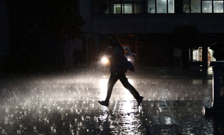 عاصفة اليونان تغرق أثينا: سيول وإغلاق للمدارس وتعطل المرور
