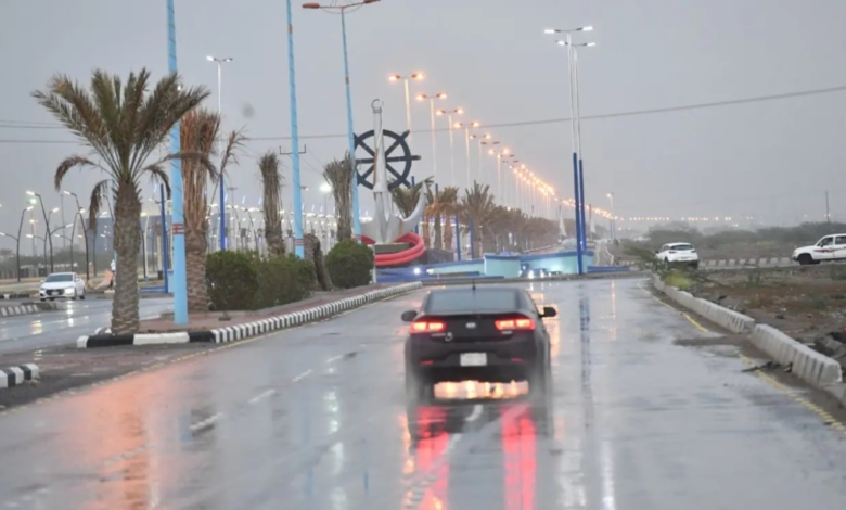 طقس السعودية اليوم: أمطار غزيرة على حائل وتبوك وسيول