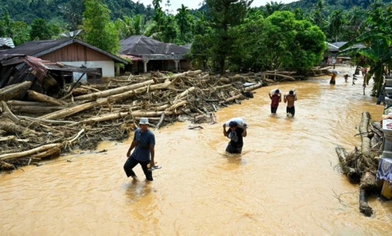 فيضانات إندونيسيا: 961 قتيلًا ودمار واسع في سومطرة