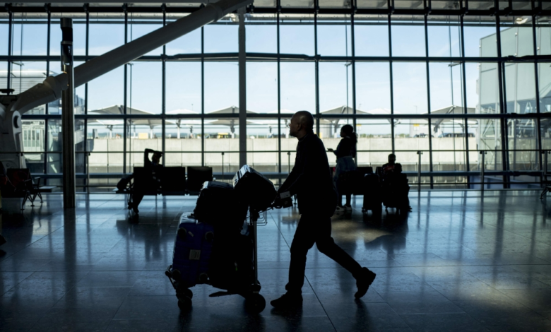 حريق بمطار واشنطن بعد عطل محرك بوينغ 777 وهبوط اضطراري