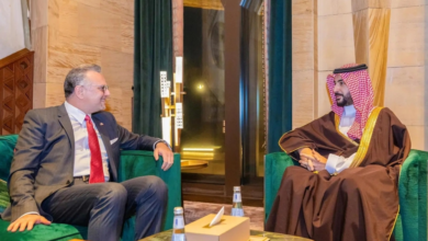 وزير الدفاع يبحث جهود السلام مع مستشار الرئيس الأمريكي