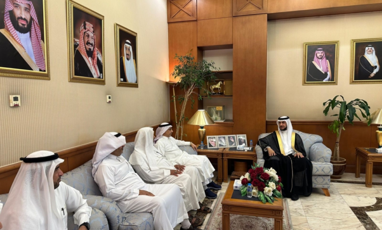 محافظ القطيف يتابع برامج جمعية أبارق وخططها التنموية