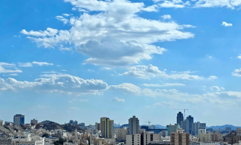 السحب الركامية في مكة: مشاهد خلابة تزين سماء العاصمة المقدسة