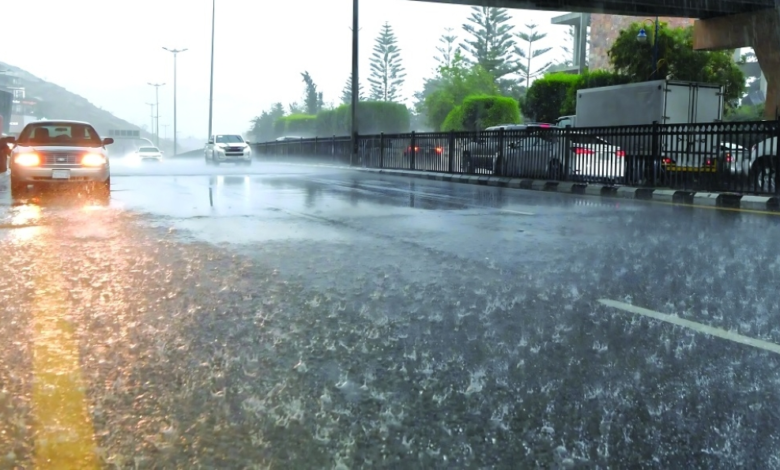 أمطار عرعر اليوم.. أجواء خلابة واستنفار الهلال الأحمر