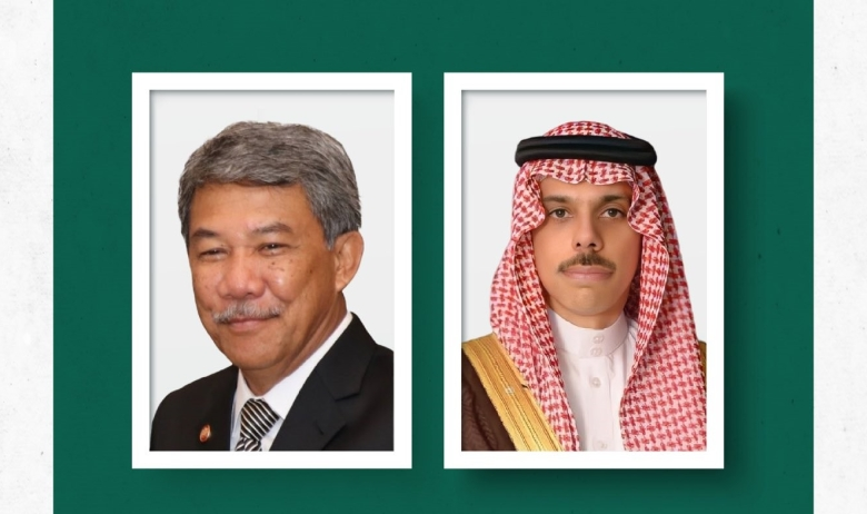 وزير الخارجية السعودي يبحث العلاقات والمستجدات مع نظيره الماليزي