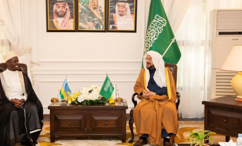 Rwandan Minister of Islamic Affairs and Grand Mufti discuss promoting moderation