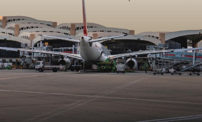 مطار الملك خالد يعلن تأجيل رحلات لأسباب تشغيلية وصيانة