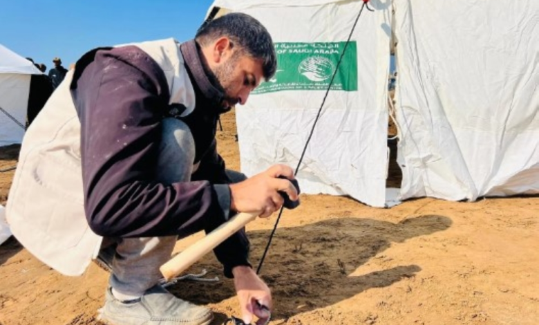 مخيم سعودي جديد في غزة: مركز الملك سلمان يؤوي مئات الأسر