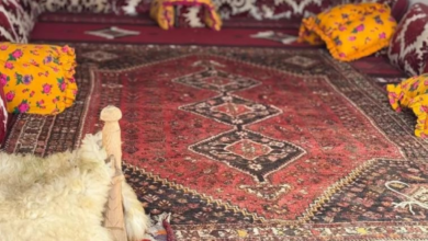 مجالس البيوت الطينية: رمز الكرم والهوية في التراث السعودي