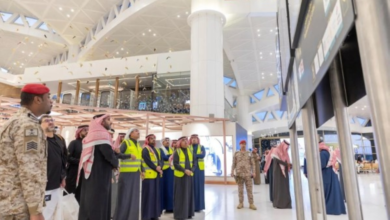 وزير النقل يتفقد مطار الملك خالد ويوجه بتطبيق لائحة المسافرين