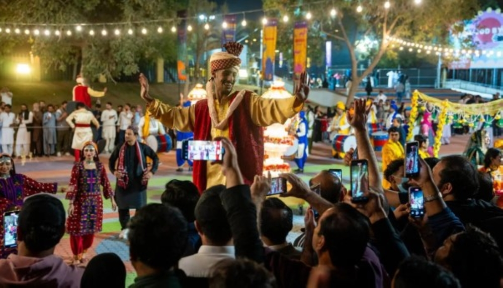 تفاعل الجمهور الكبير في حديقة السويدي