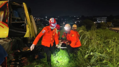 مصرع 15 شخصًا في حادث حافلة بإندونيسيا.. التفاصيل الكاملة