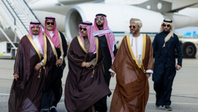 وزير الخارجية يصل مسقط لترؤس مجلس التنسيق السعودي العماني