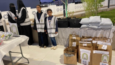 الشؤون الإسلامية توزع الحقيبة الشتوية بجامع القبلتين بالمدينة