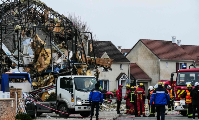 Building explosion near Paris: 3 children and their mother seriously injured