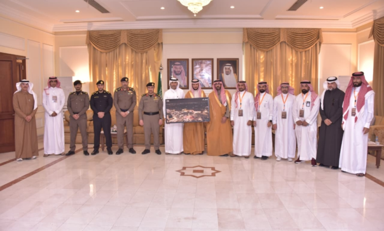 محافظ القطيف يكرم شركاء عرض الرامس للسيارات 2025