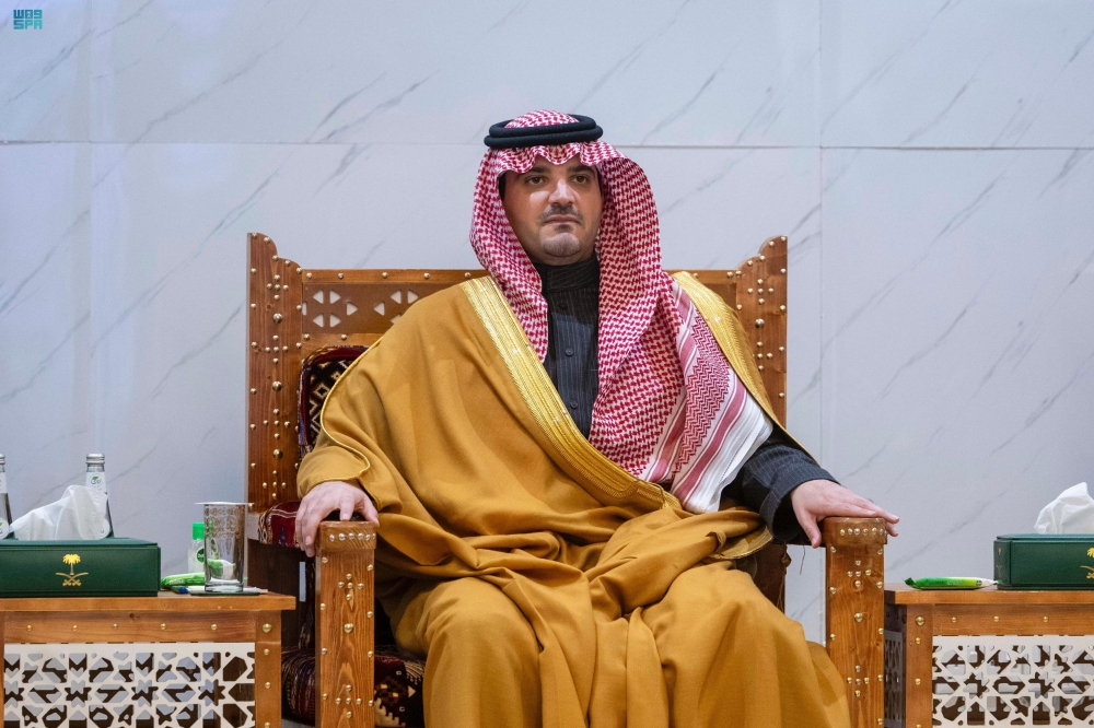 وزير الداخلية يطلع على عرض مرئي لمشاريع الجوف