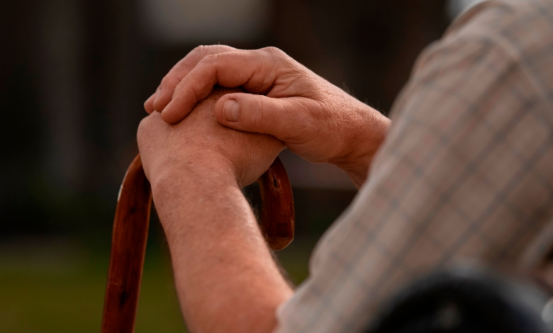 الصحة النفسية لكبار السن: التحديات وطرق الدعم الفعال
