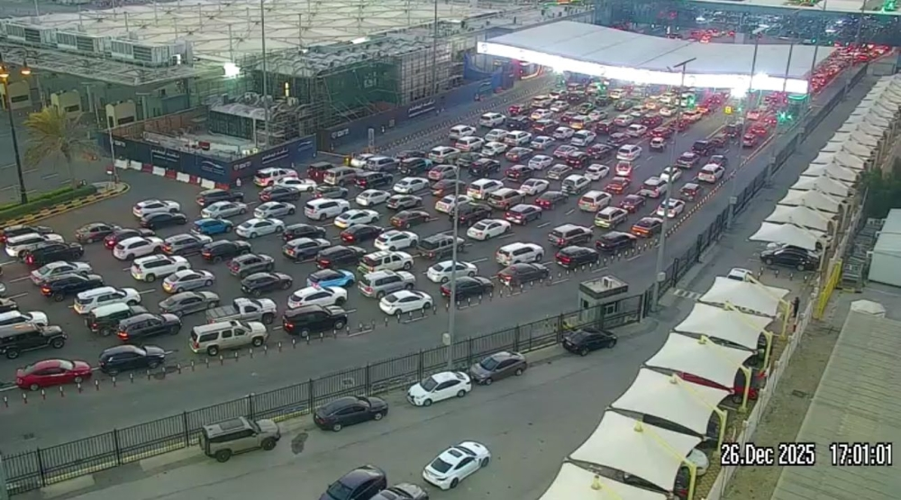 كثافة عالية بجسر الملك فهد.. وزمن العبور للسعودية يقفز لـ 40 دقيقة