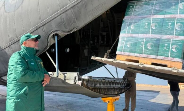 وصول الطائرة الإغاثية السعودية الـ 77 لدعم غزة في مطار العريش