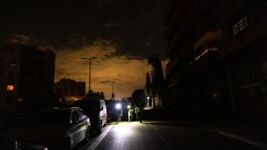 عواصف جنوب أفريقيا تقطع الكهرباء وتفاقم أزمة الطاقة