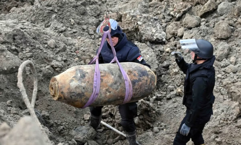 إزالة قنبلة أمريكية من الحرب العالمية الثانية في بلجراد