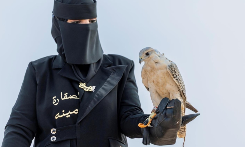 Amina Al-Anzi: The story of a Saudi falconer from hobby to profession