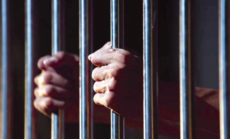 عقوبات تشغيل مخالفي الإقامة: سجن وغرامة 100 ألف ريال