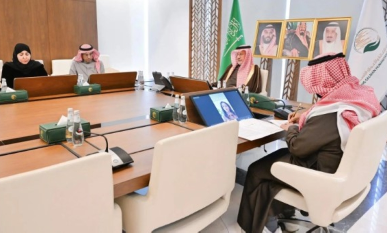 Al-Rabeeah discusses humanitarian support for Palestine with the Minister of Social Development