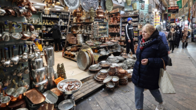 بزشكيان يدعو للحوار وسط احتجاجات طهران وانهيار الريال