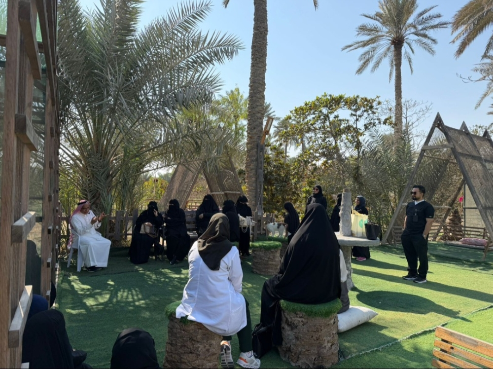 جانب من فعاليات برنامج عش خفيف في القطيف