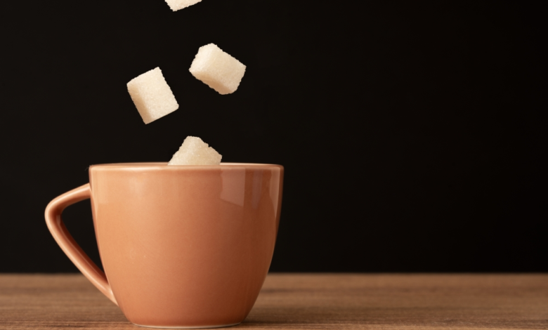 تعديل ضريبة المشروبات المحلاة حسب السكر في السعودية 2026