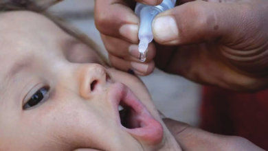 تراجع شلل الأطفال في باكستان 2025: انخفاض الإصابات للنصف
