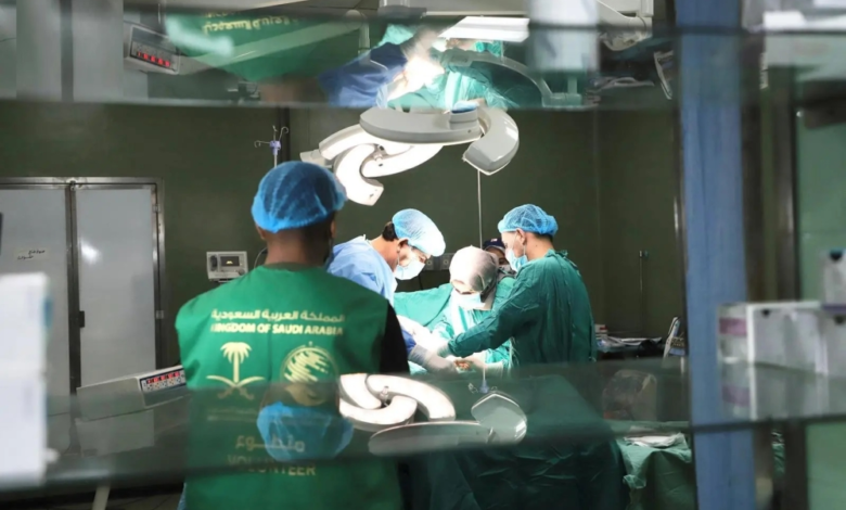 مركز الملك سلمان للإغاثة يجري 50 جراحة عظام في غزة - تفاصيل