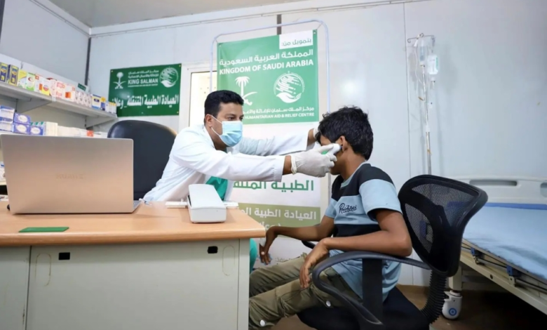 عيادات الملك سلمان للإغاثة تعالج 71 نازحاً في حجة اليمنية