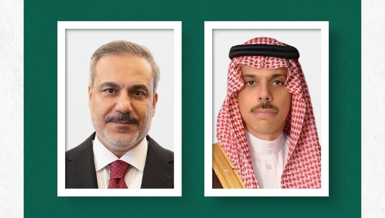 Faisal bin Farhan discusses regional developments with the foreign ministers of Türkiye and Pakistan