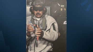 ترامب ينشر صورة اعتقال مادورو على متن إيو جيما