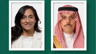 وزير الخارجية السعودي يبحث العلاقات والمستجدات مع نظيرته الكندية