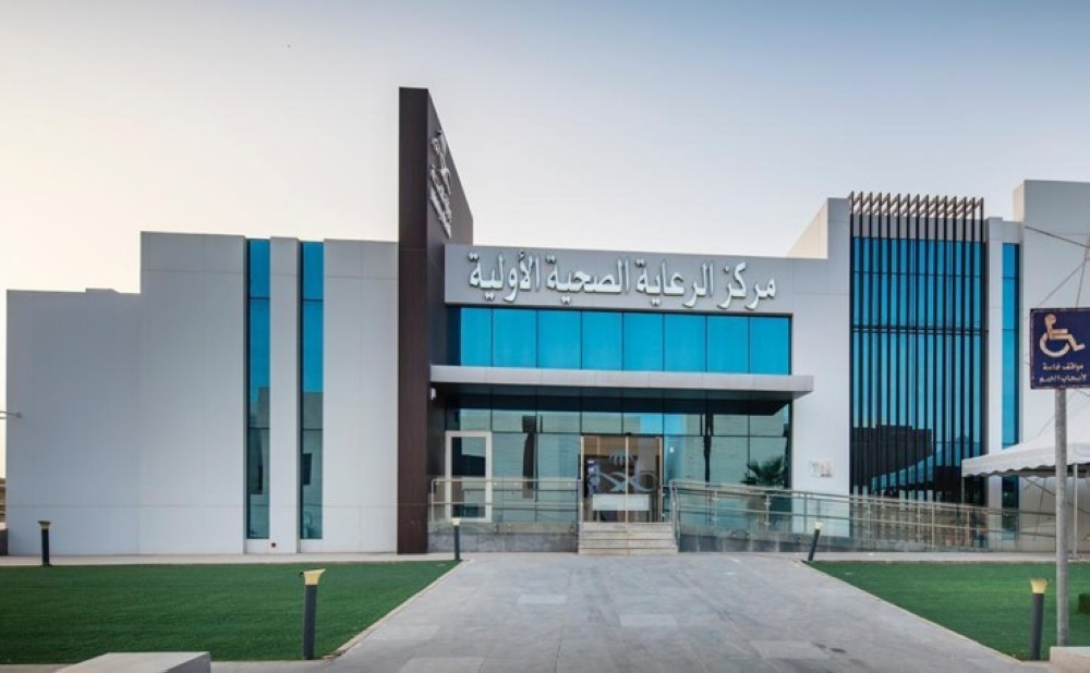 Health workers signing transfer contracts - Archive