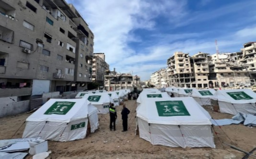 تجهيز مخيمات الإيواء السعودية في غزة