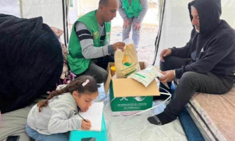 السعودية تقيم مخيماً لإيواء العائدين في تل الهوى بغزة