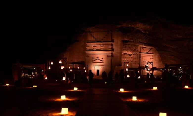 النقش على الصخور في العُلا: إرث حضاري وفن متجدد