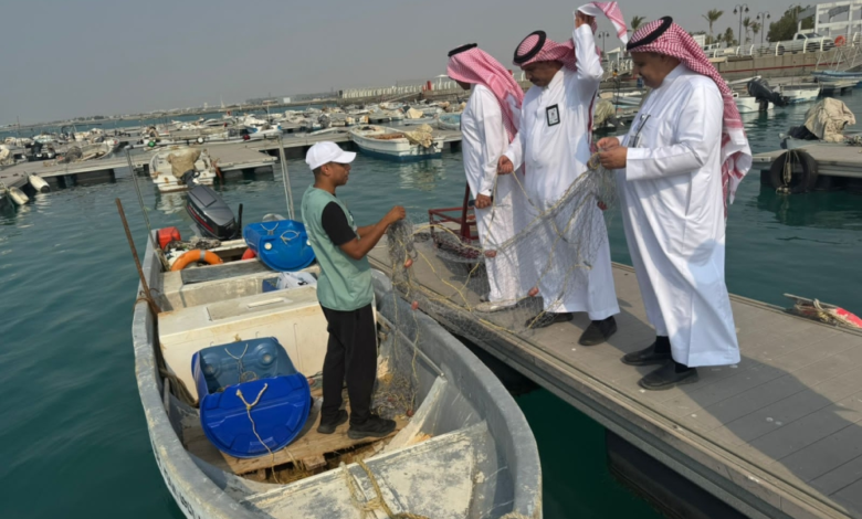 البيئة تلاحق مخالفي الصيد في مرفأ ثول لحماية الثروة السمكية