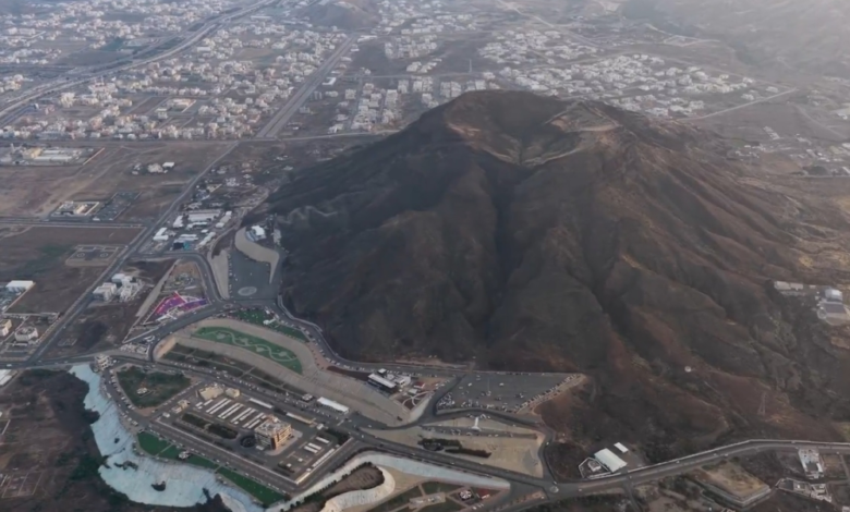 جبل الحيلة بمحايل عسير: معلم جيولوجي ووجهة سياحية خلابة