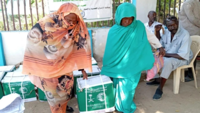 مركز الملك سلمان يوزع سلالاً غذائية في النيل الأزرق بالسودان