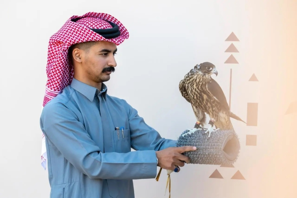 جانب من تتويج الفائزين في مسابقة المزاين بمهرجان الملك عبدالعزيز للصقور